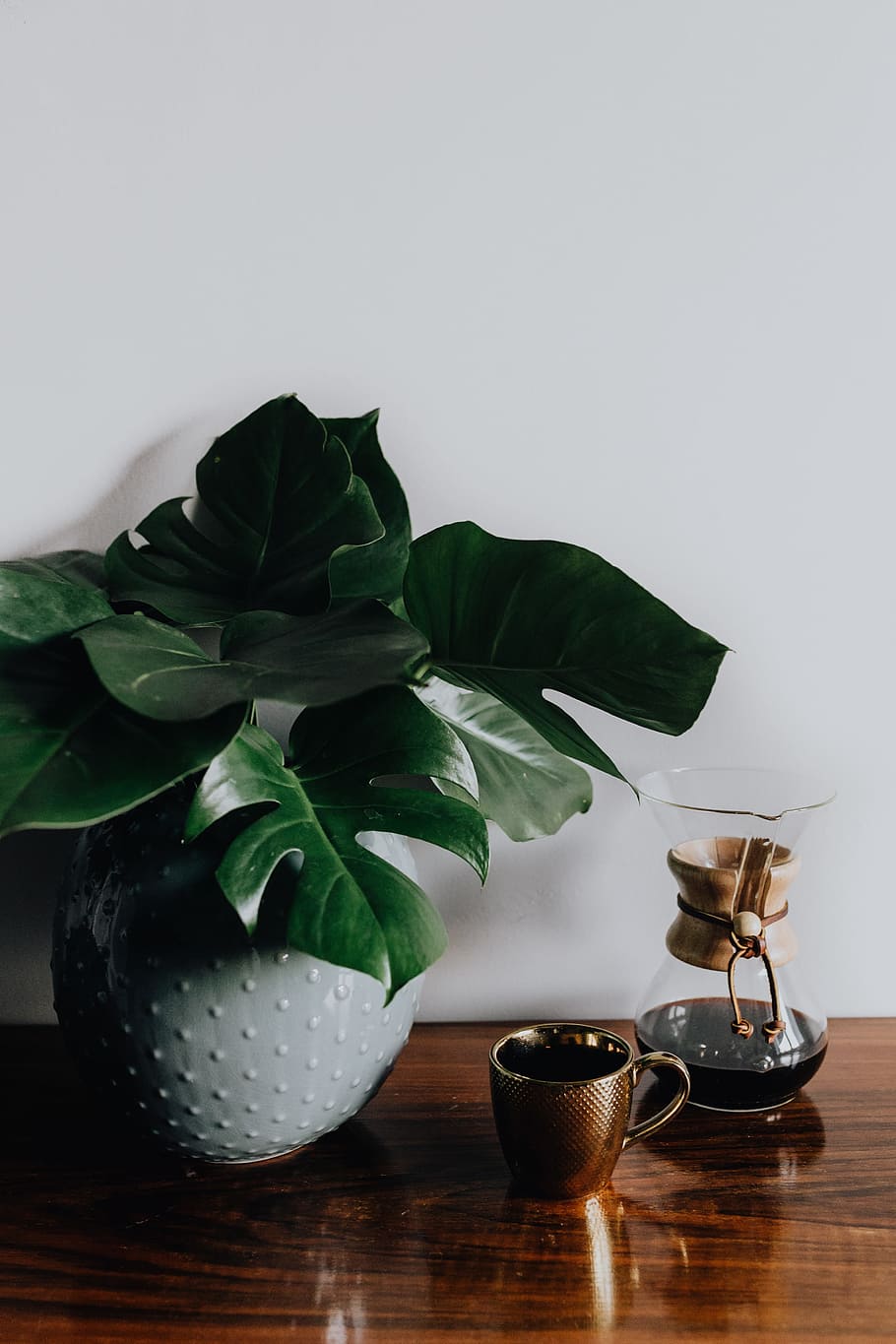 Chemex Coffee Maker with Gold Cup, morning, break, cafe, mug HD wallpaper