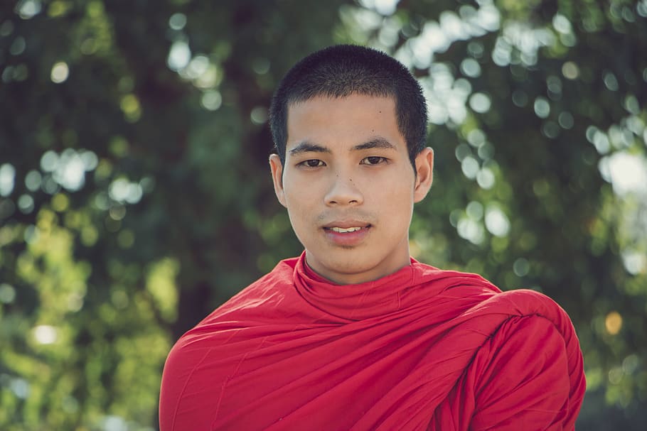 Man Wearing Red Crew-neck Long-sleeved Shirt, blur, blurred background HD wallpaper