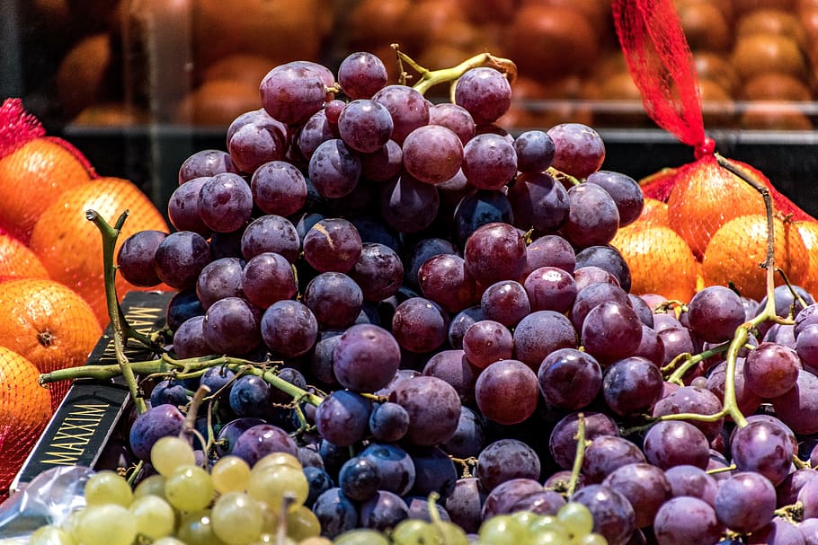 red grapes, oranges, green grapes, fruit, street vendor, sidewalk display