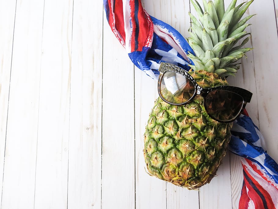 Pineapple With Brown Sunglasses, artistic, cloth, cool, design HD wallpaper