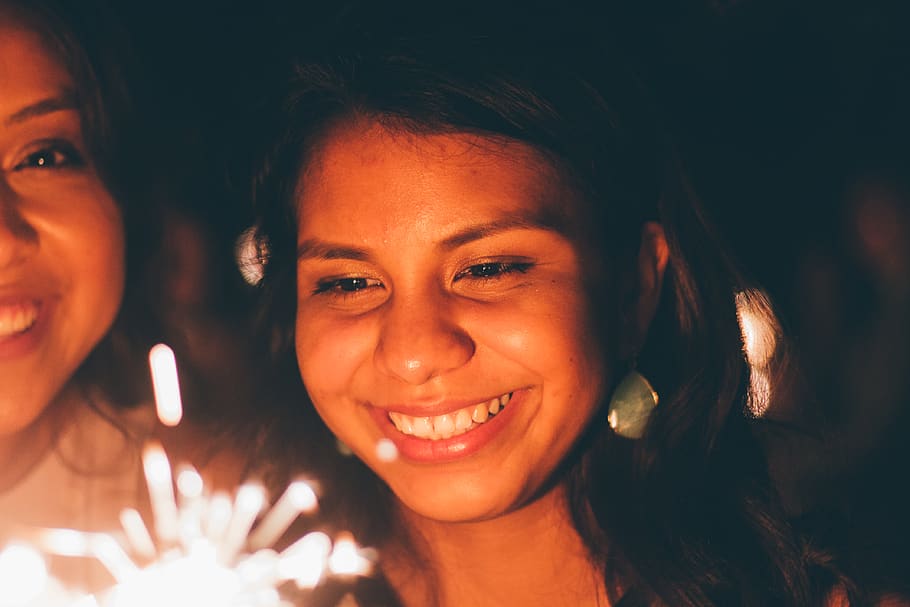 smile, bright, sparkler, light, wedding, portrait, headshot HD wallpaper