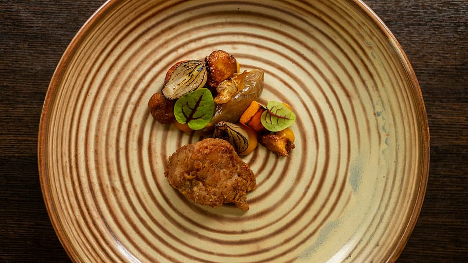 round brown ceramic plate, food and drink, freshness, vegetable HD wallpaper