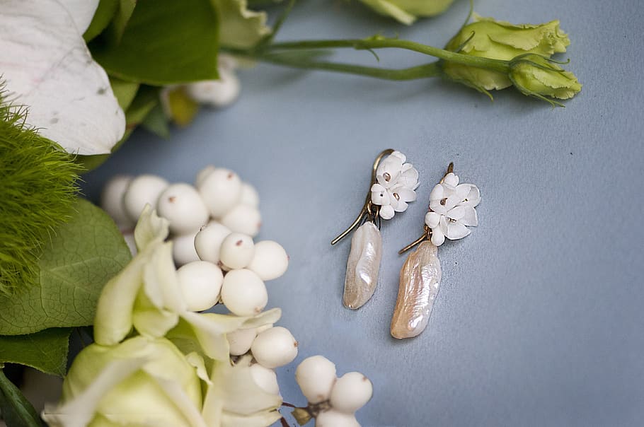 earrings, pearl, spring, flowers, greens, fashion, woman, luxury, HD wallpaper
