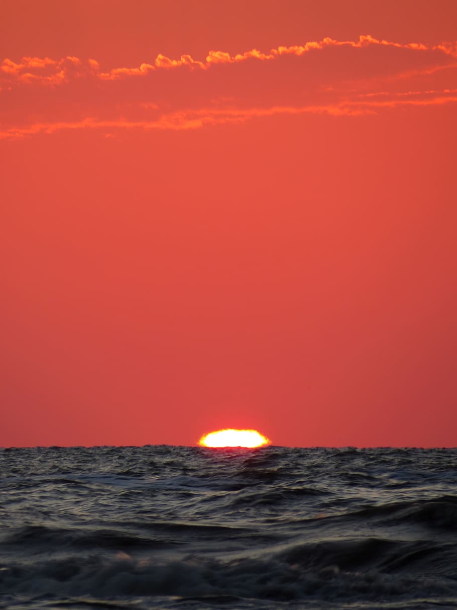 sea, sunset, sunlight, moment, red, sky, beauty in nature, orange color HD wallpaper