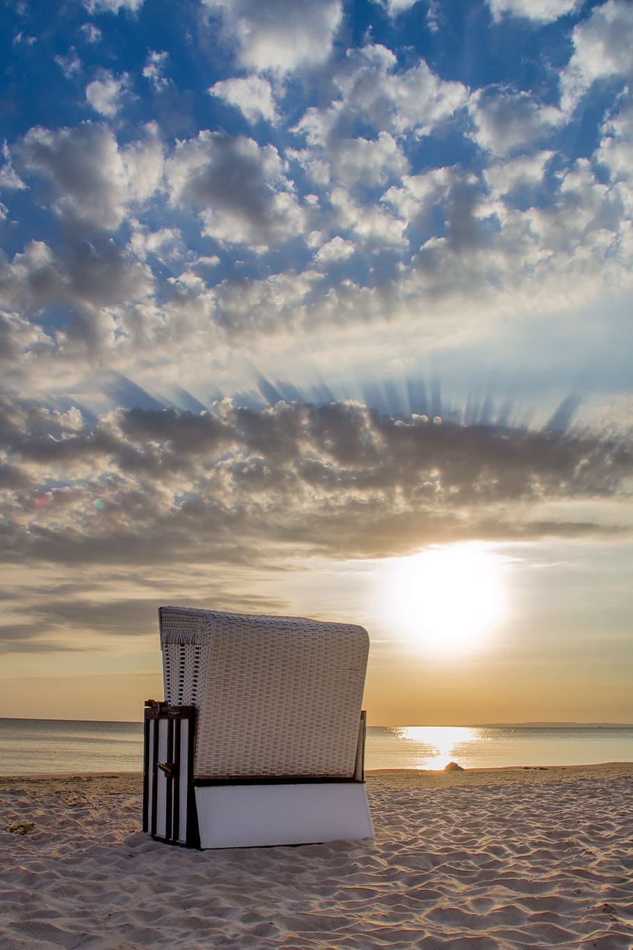 Beach Bed on Beach Shore, beach chair, clouds, coast, island HD wallpaper