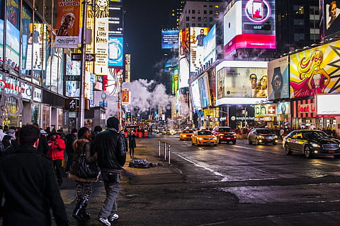 people walking beside buildings, sidewalk, crowd, night itme HD wallpaper