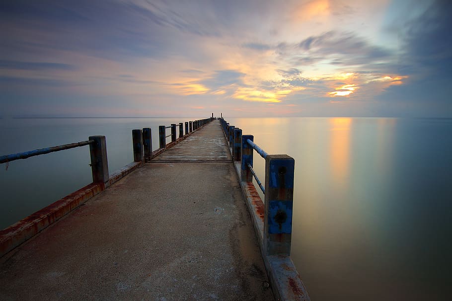 Brown Steel Bridge Beside Large Body of Water, beach, dawn, jetty HD wallpaper