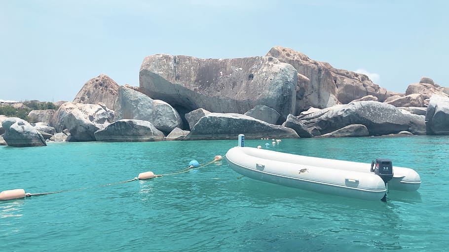 White Inflatable Boat on Body of Water, ocean, rocks, sea, vacation HD wallpaper