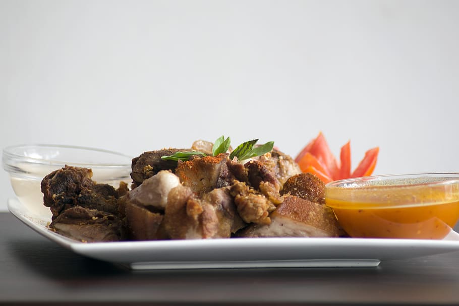 Fried Chicken Serving on White Ceramic Plate, beef, cooking, cuisine HD wallpaper