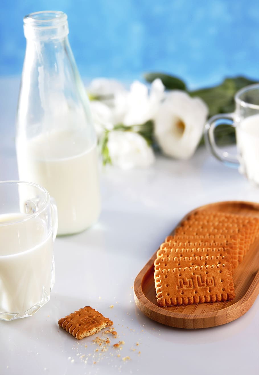 biscuit and milk, food and drink, table, refreshment, freshness HD wallpaper