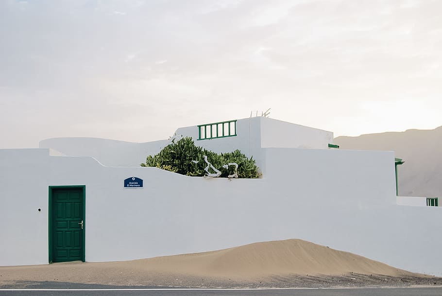 White Concrete House, architecture, building, cloud, color, daylight HD wallpaper