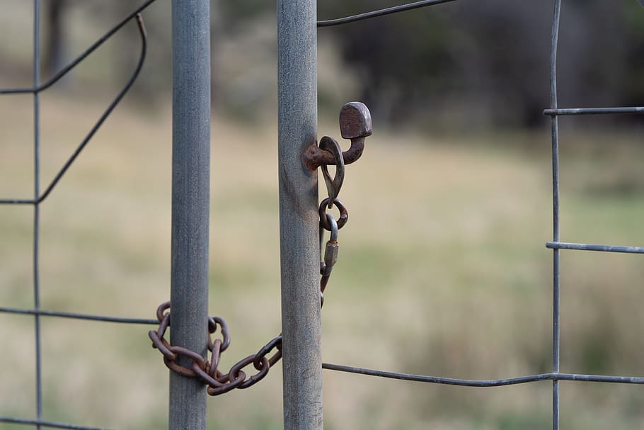 gate, chain, latch, closed, access, shut, metal, focus on foreground HD wallpaper