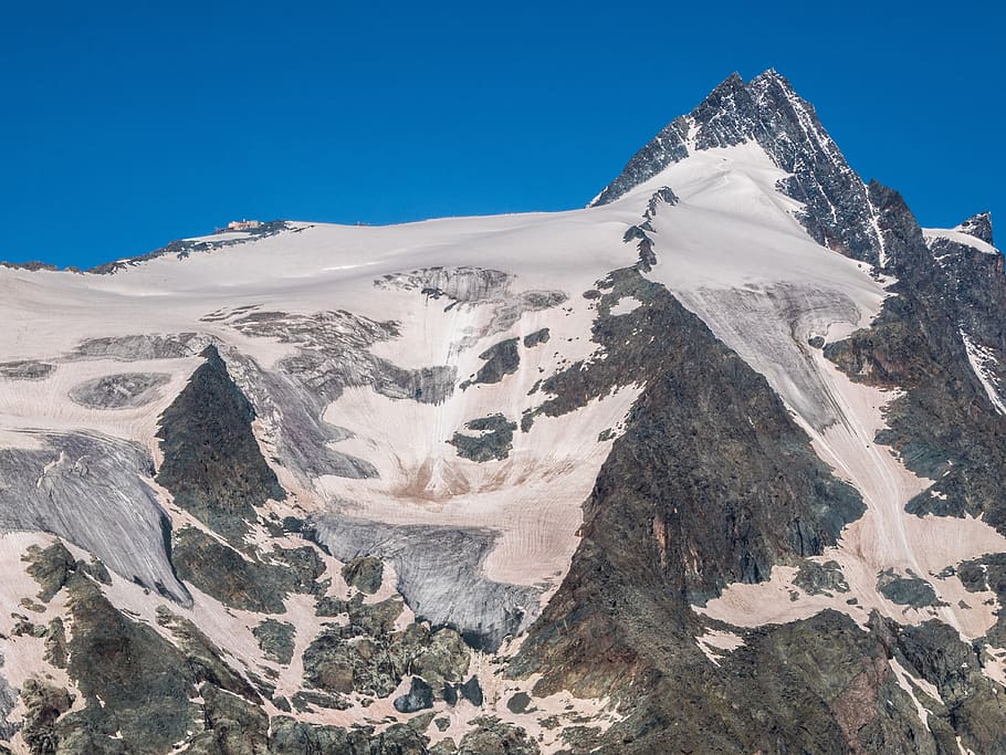 Alpine mountains. Гора Гросглокнер. Гора Гросглокнер фото. Как выглядит АЛЬПИЯ.