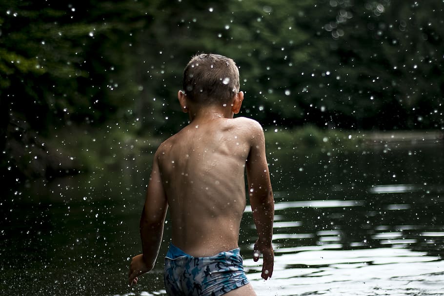 kid, boy, happy, enjoy, summer, lake, cold, parent, care, school HD wallpaper