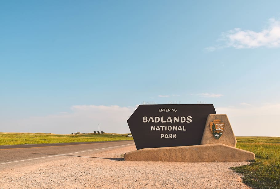 black Badlands National Park road sign beside road, sky, text, HD wallpaper