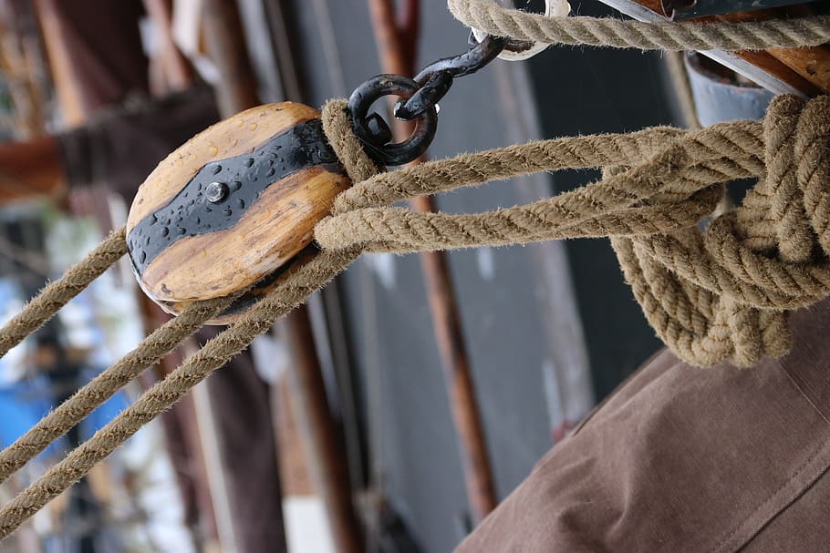 netherlands, elburg, boat, pulley, wood, rope, strength, focus on foreground