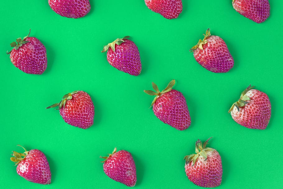 Strawberries on Green Background, berry, colorful, delicious HD wallpaper