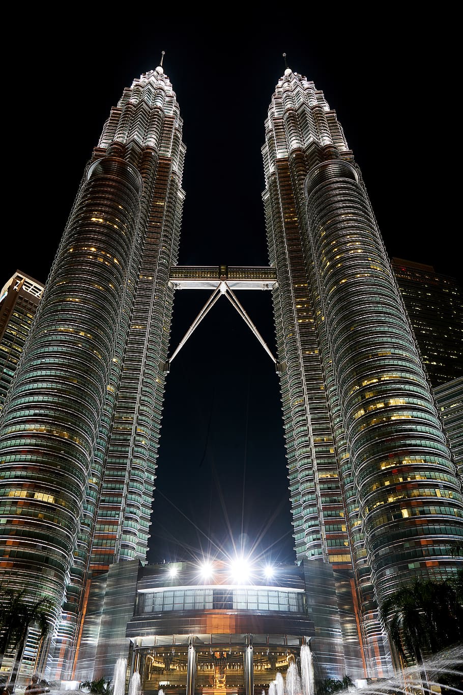Petronas Towers, Malaysia at Night, architecture, asia, beautiful, HD wallpaper