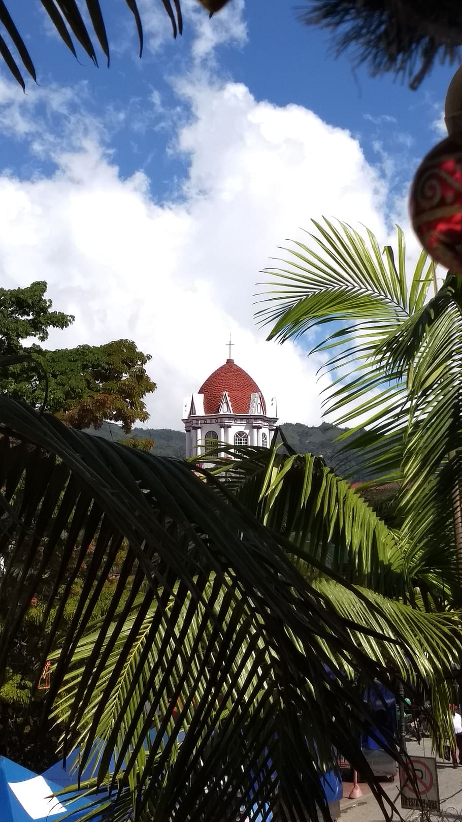 Iglesia, Guatapé, Cúpula, sky, cloud - sky, palm tree, built structure HD wallpaper