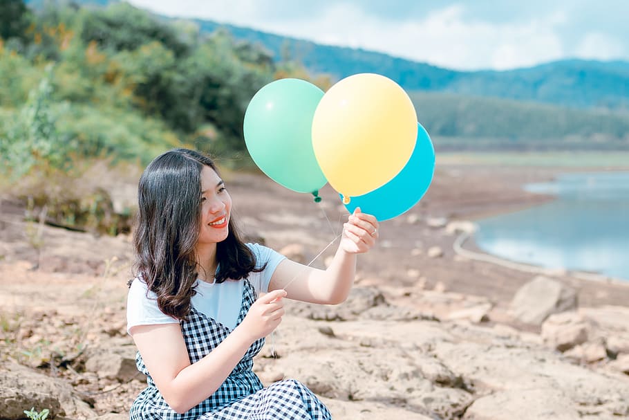 Woman in White and Black Dress Holding Three Balloons, alone HD wallpaper