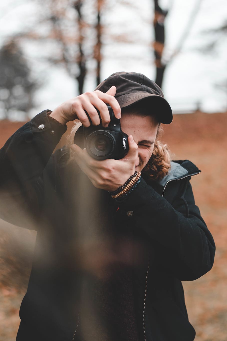 man taking photo using DSLR camera, camera - photographic equipment HD wallpaper