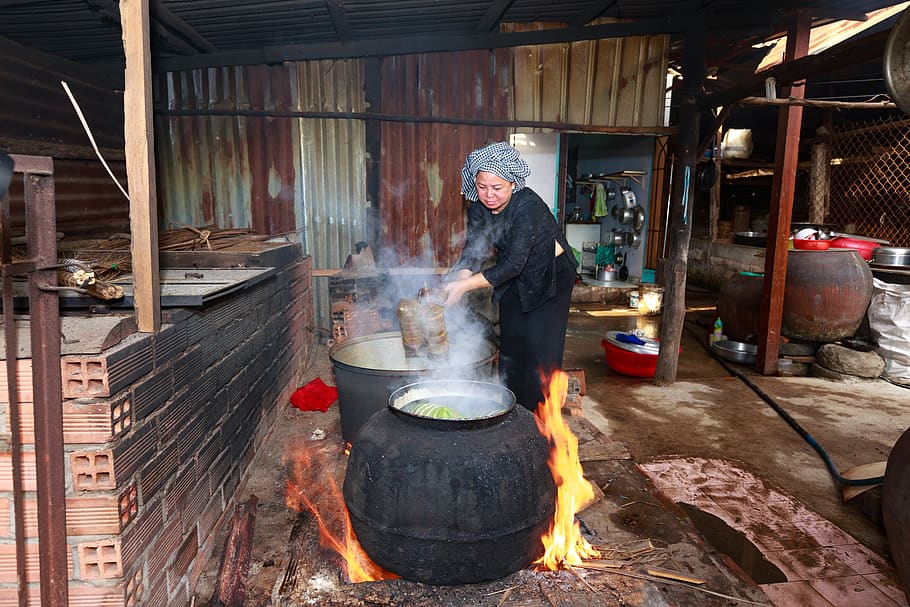Woman Pouring Water on Bowl, cooking, cooking pots, environment HD wallpaper