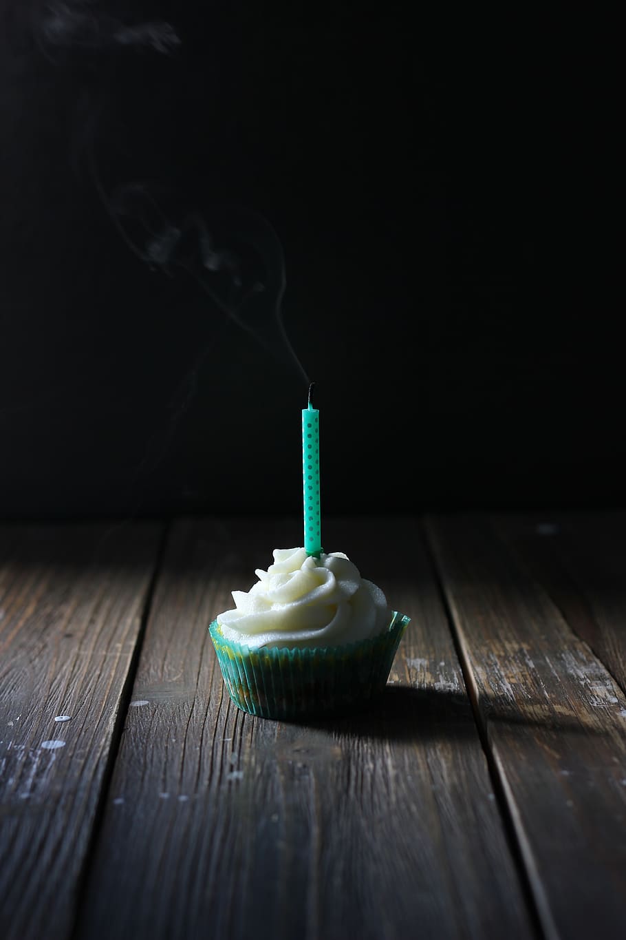 cupcake with candle on top, food, creme, icing, dessert, cream HD wallpaper