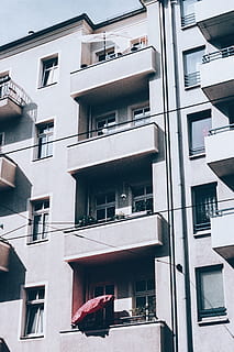 white concrete apartment building, architecture, sunlight, shadow HD wallpaper