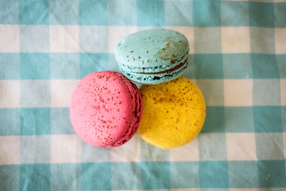 Close-Up Photography of Three Macaroons, biscuits, colorful, colourful HD wallpaper