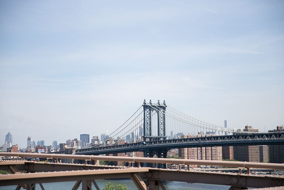 The Manhattan Bridge suspension bridge crosses the East River in New York City, HD wallpaper