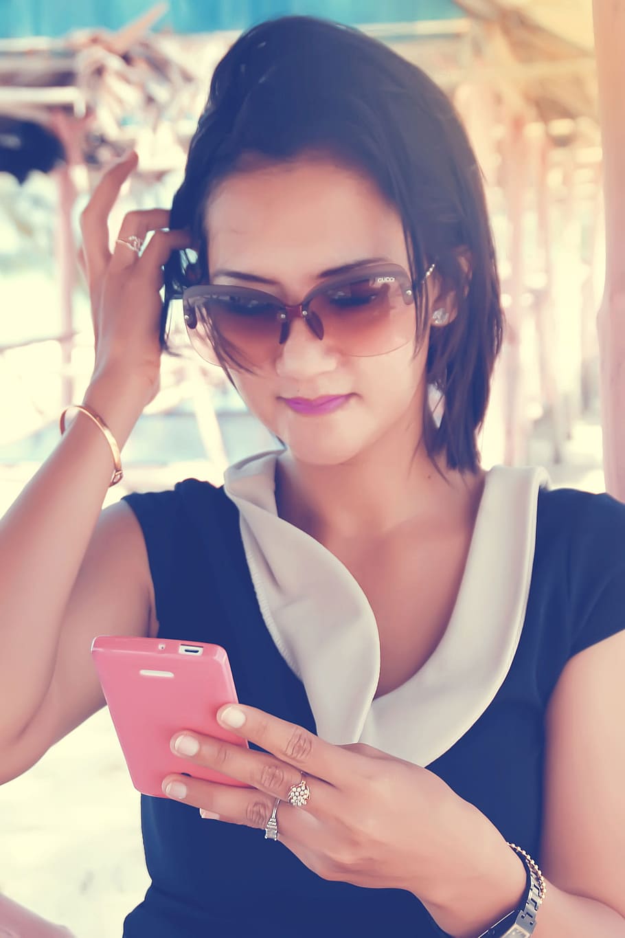smartphone, girl, reading, using, female, mobile, indonesia HD wallpaper