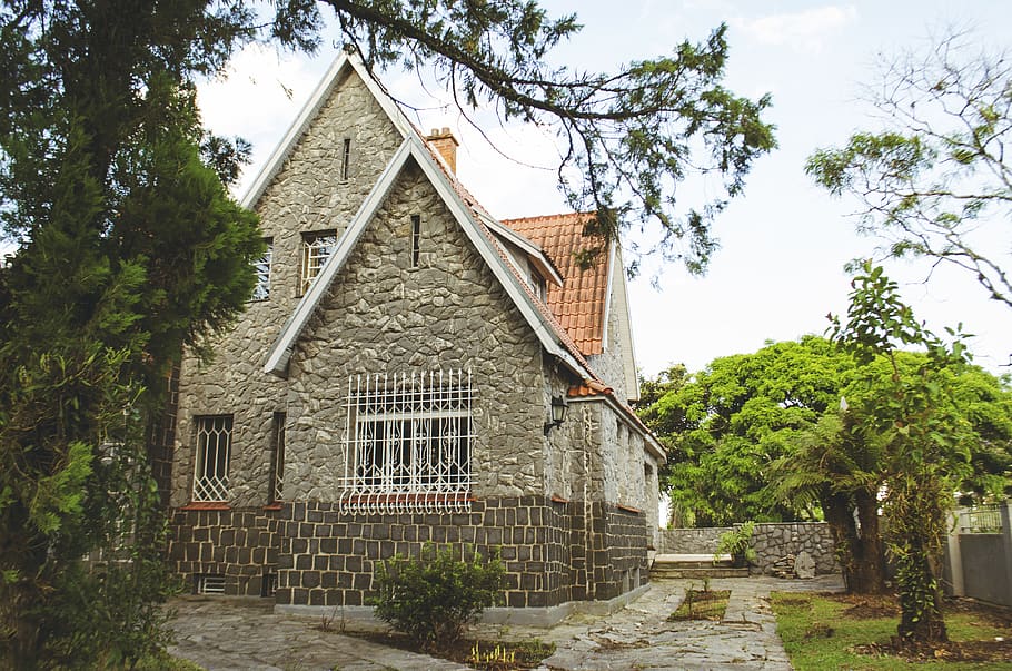 Cottage building