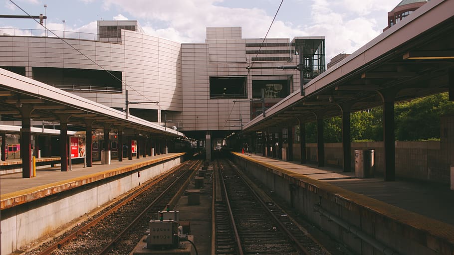 Where s the station. South Station Boston. Железная дорога Бостона и Олбани. Бостон Южный вокзал. Станция Southgate снаружи.