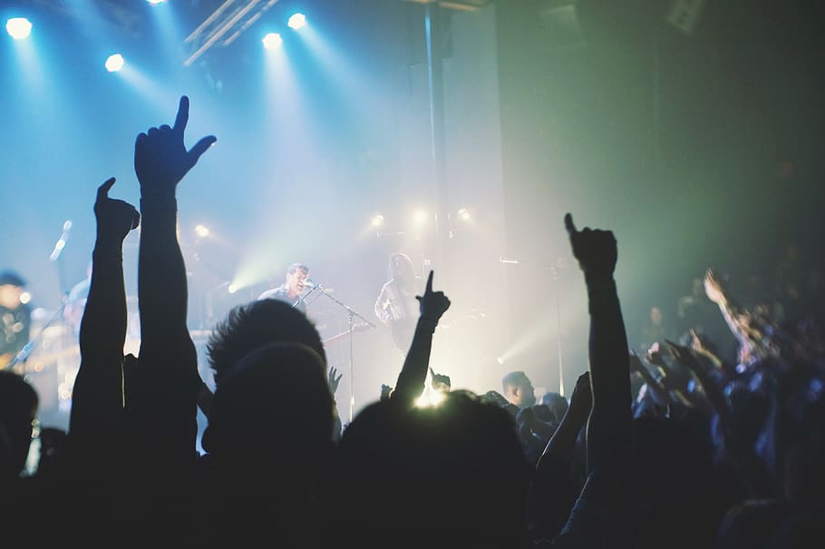 crowd cheering band during night time, music, arts culture and entertainment HD wallpaper