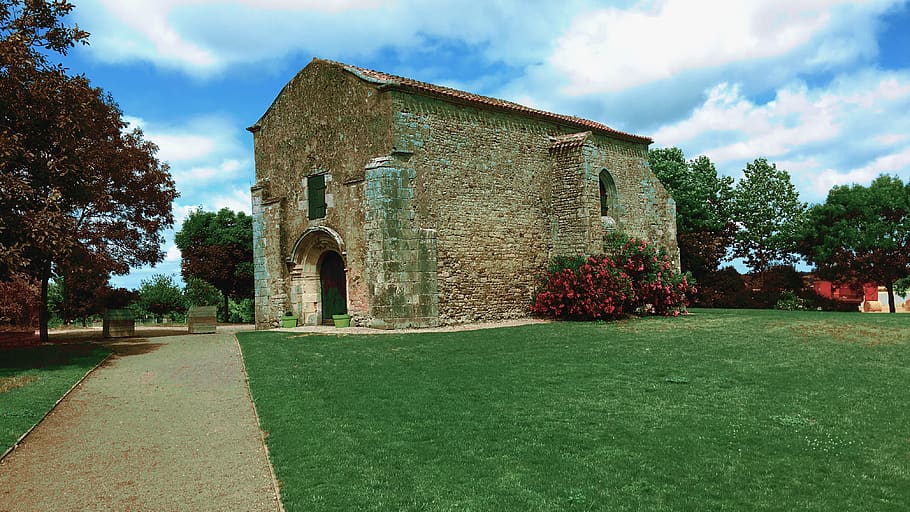 Stone House Near Trees, architecture, building, clouds, daylight HD wallpaper