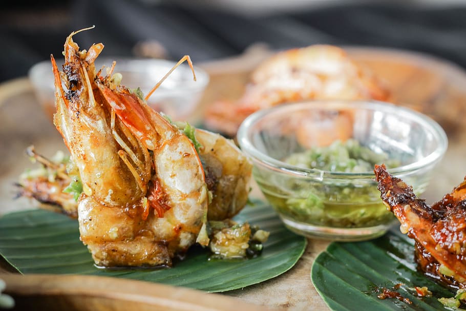 cooked shrimp with sauce, food and drink, ready-to-eat, seafood HD wallpaper