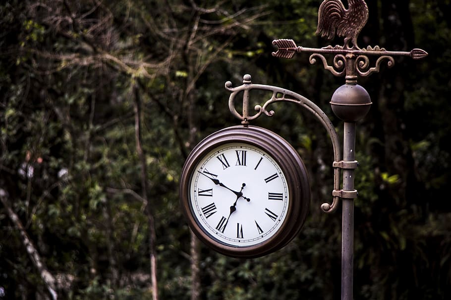 Photography of Clock Displaying time, Antique Clock, vintage clock HD wallpaper