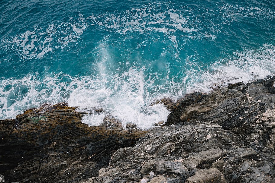 waves breaking on rocks in beach, sea, water, rock - object, solid HD wallpaper