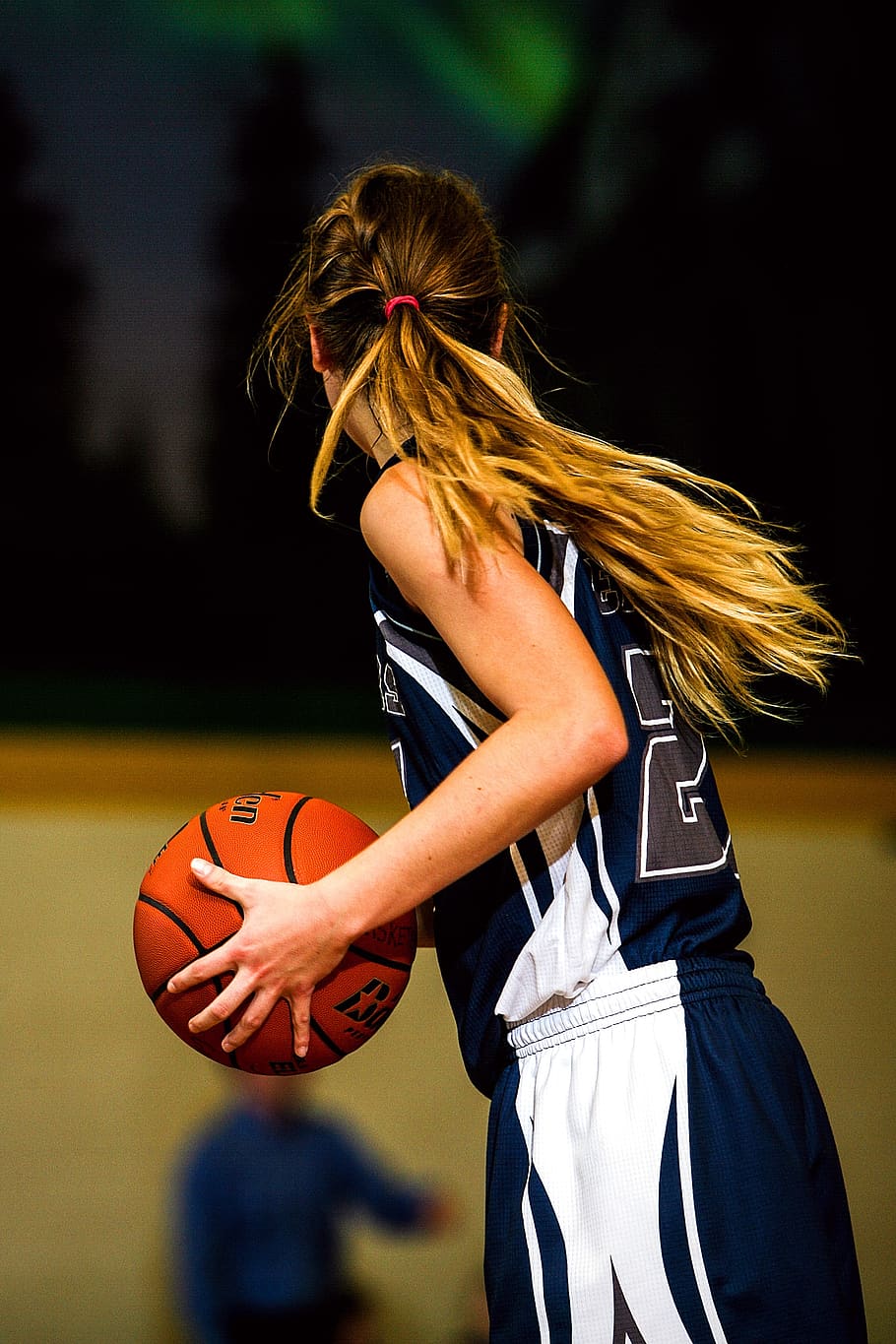 Woman in Blue and White Basketball Jersey Holding Brown Basketball, HD wallpaper