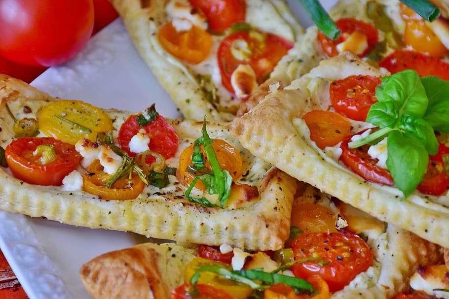 Bread With Sliced of Tomatoes, basil, cheese, delicious, epicure HD wallpaper