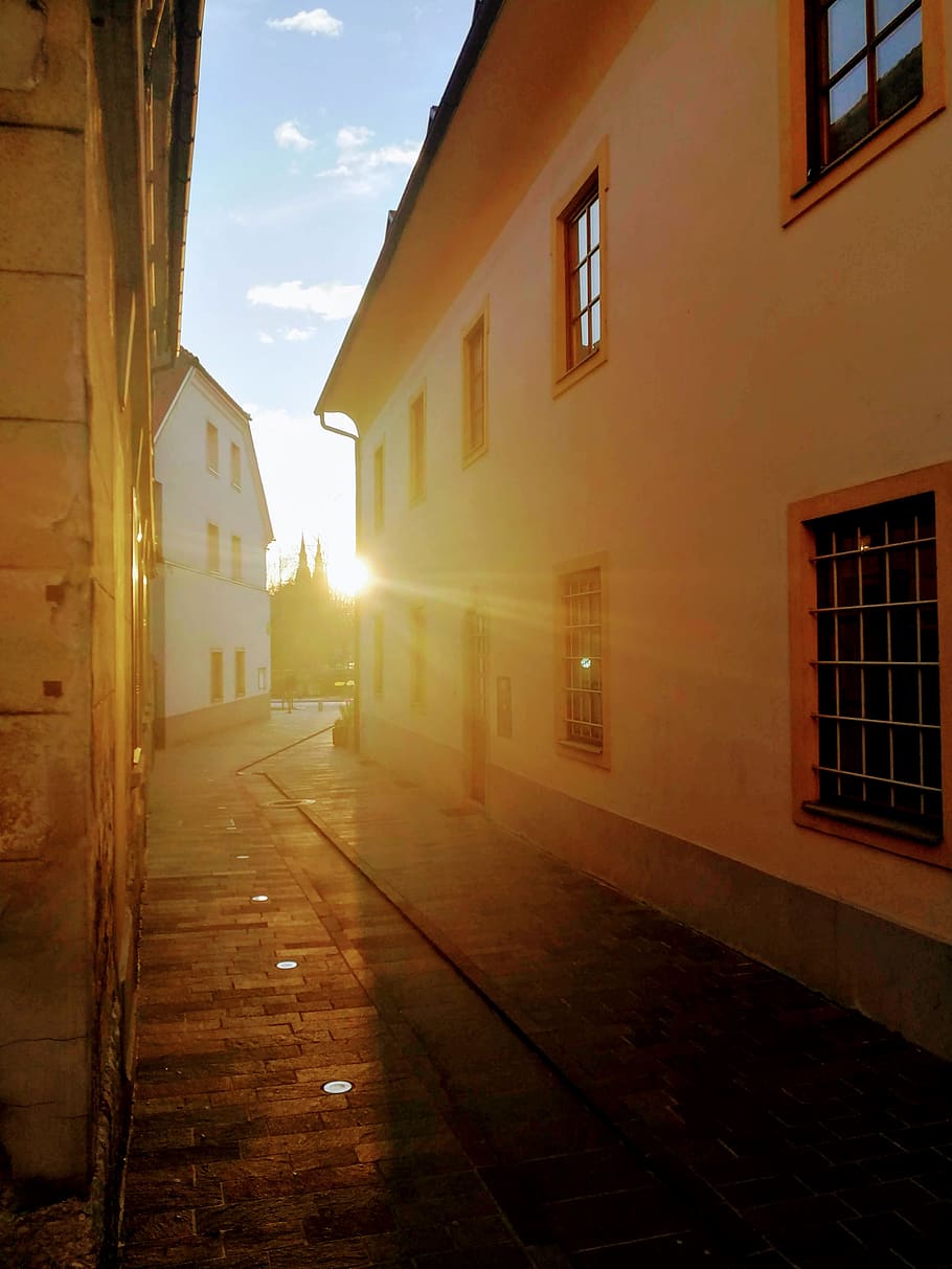 flare, light, path, walkway, pavement, sidewalk, sunlight, architecture HD wallpaper