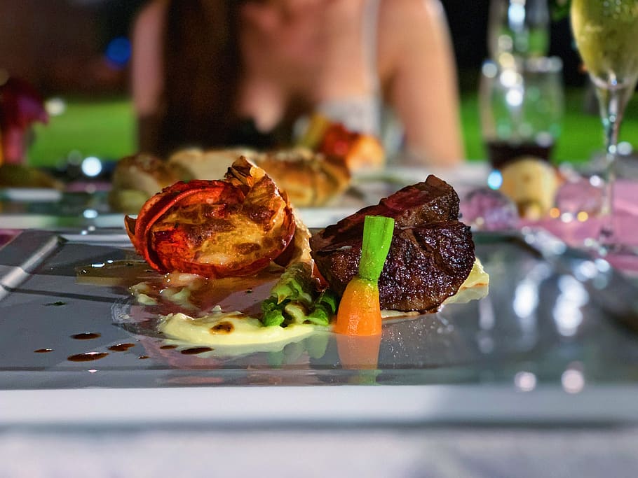 grilled steak on table, food and drink, plate, freshness, ready-to-eat HD wallpaper