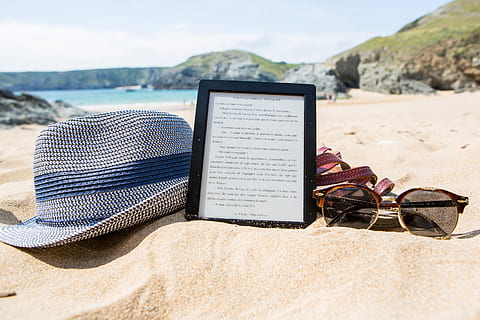 ebook, hat, sunglasses, summer, holiday, beach, kobo, reading light HD wallpaper