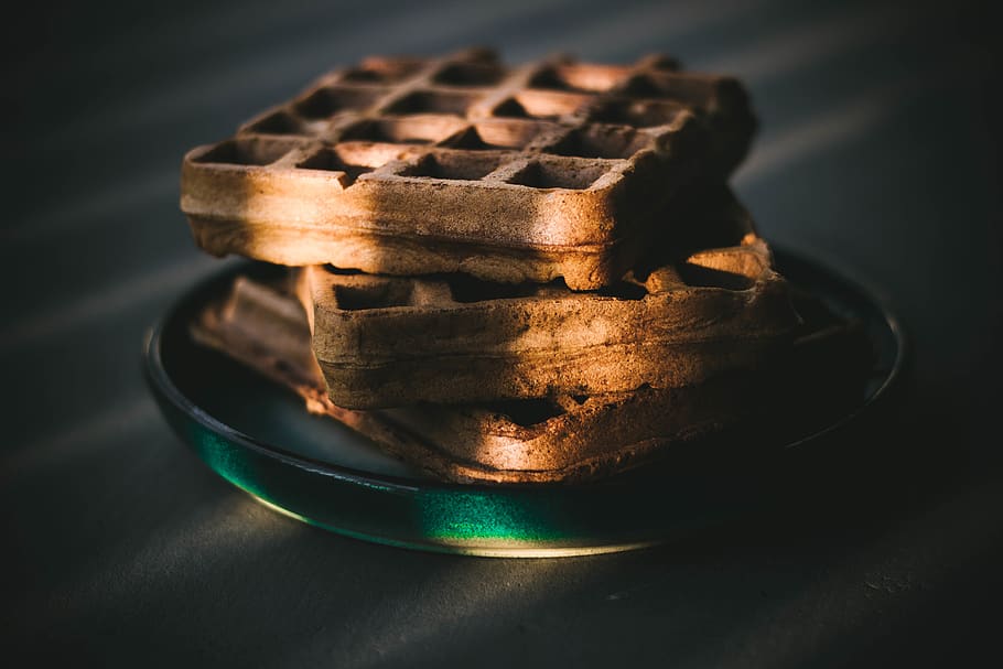 brown chocolates on green plate, indoors, still life, close-up HD wallpaper