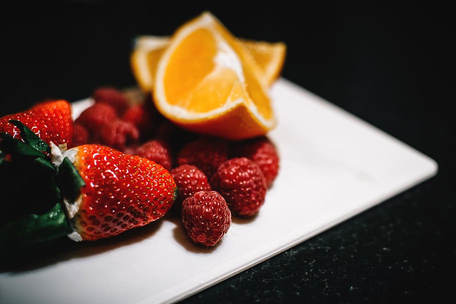 orange, strawberry, raspberry, plate, fruit, food, dark, background HD wallpaper