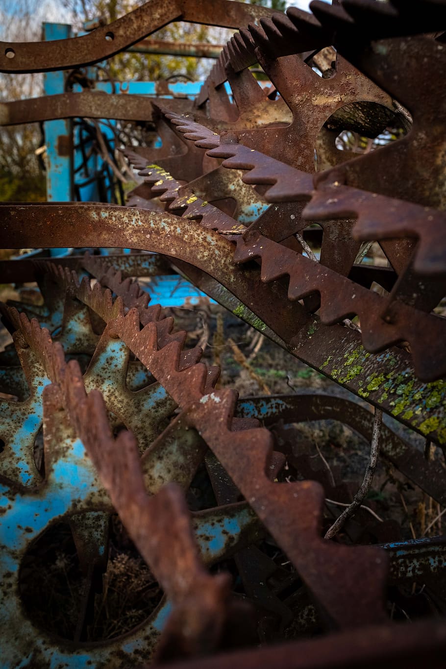 rust, wheels, old, metal, rusty, broken, decay, gear, vintage HD wallpaper