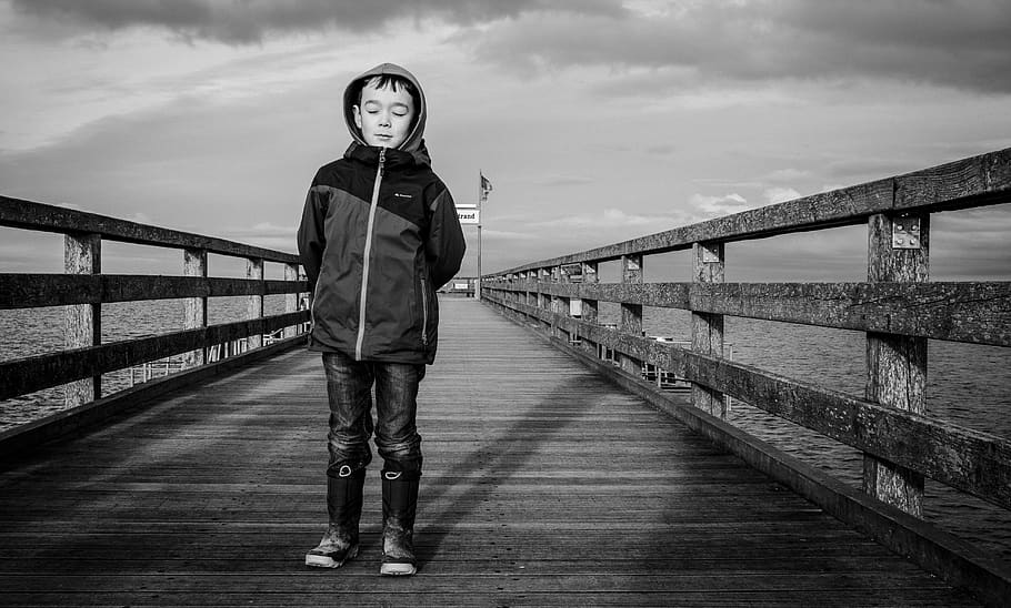 child, dream, thinking, beach, ocean, water, winter, autumn HD wallpaper