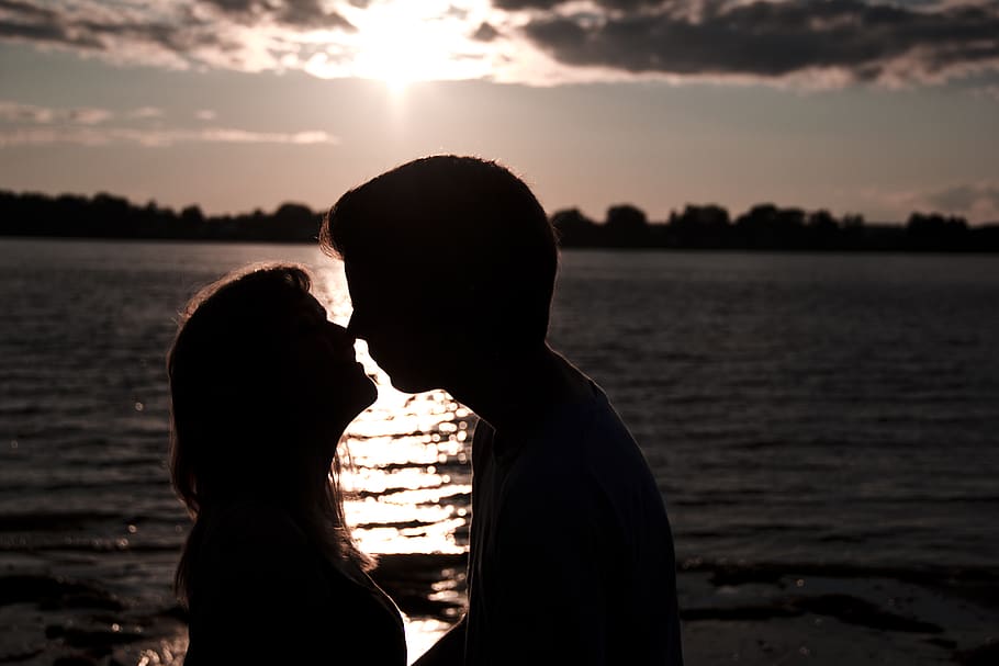 Silhouette Photo of Man and Woman Kissing, backlit, couple, dark HD wallpaper