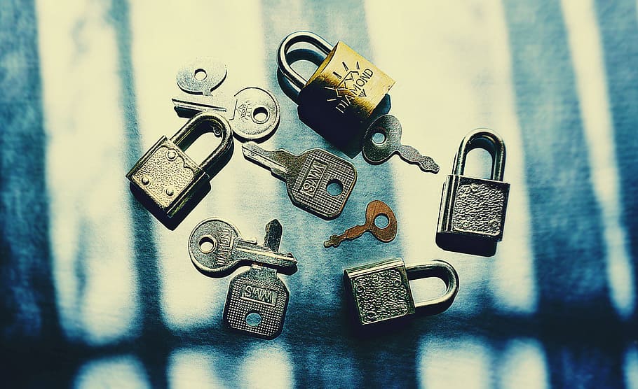 keys, lock, locks, padlock, shadow, old, vintage, secure, security HD wallpaper