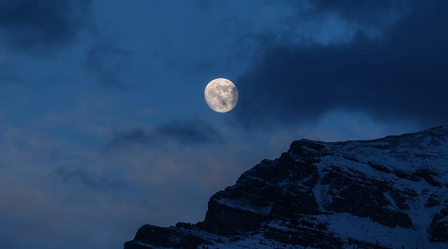 snowy mountain under full moon during nighttime, cloud, sunset